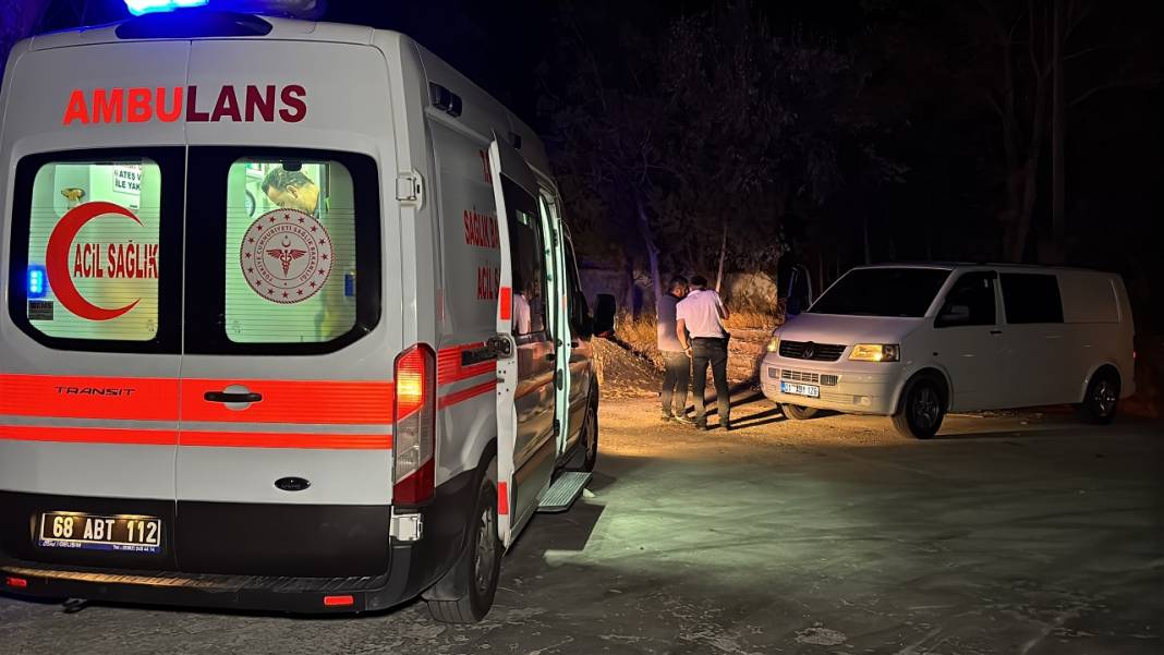Aksaray'da kan donduran olay: Minibüsün tavan çıtasına bağlı ipte asılı halde bulundu! 5